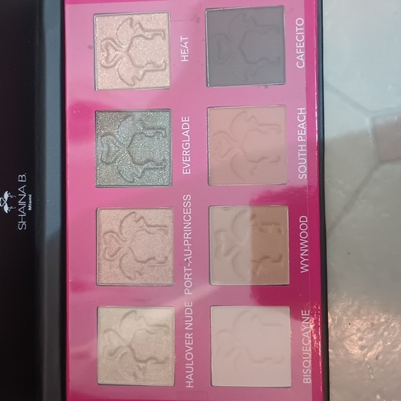 New! Bronzer/Highlighter/Shadow Palette - Picture 5 of 8